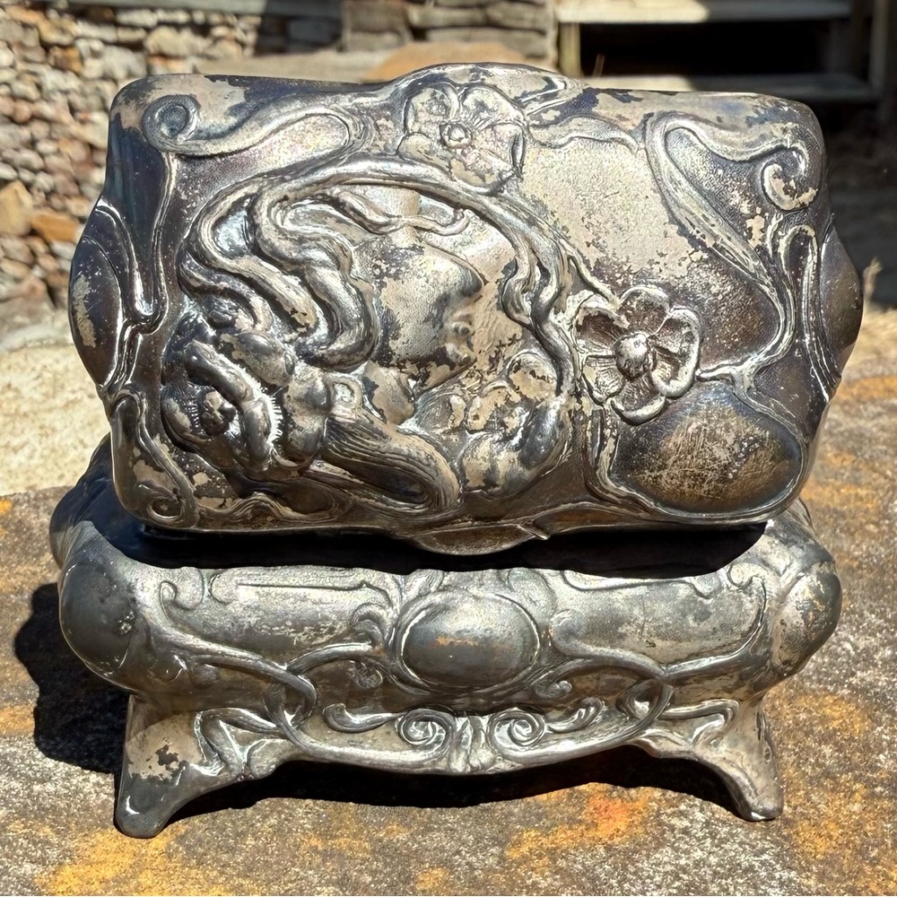 Antique Art Nouveau Jewelry Casket Foot Trinket Box Repousse Woman Floral Silver - Picture 4 of 8